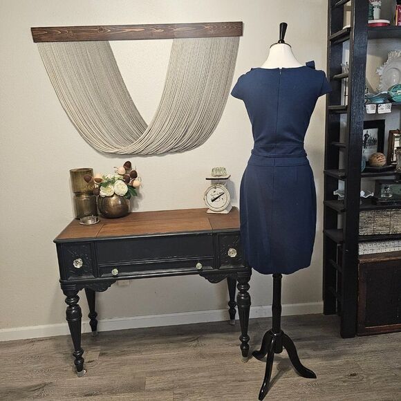 Taylor Navy Belted Dress Sz 8 - Picture 3 of 4